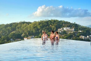 Outdoor pool - Grand Serendib Hotel  (Kandy)