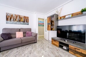 TV - Apartment with three bedrooms in an area with developed infrastructure! (Torrevieja)