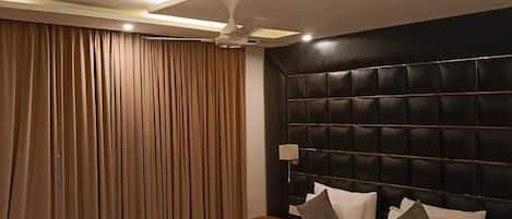 Quarto casal premium | Wi-Fi de cortesia, roupa de cama