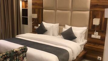 Luxury Room | Free WiFi, bed sheets