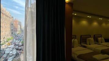 Deluxe Triple Room | Minibar, free WiFi, bed sheets