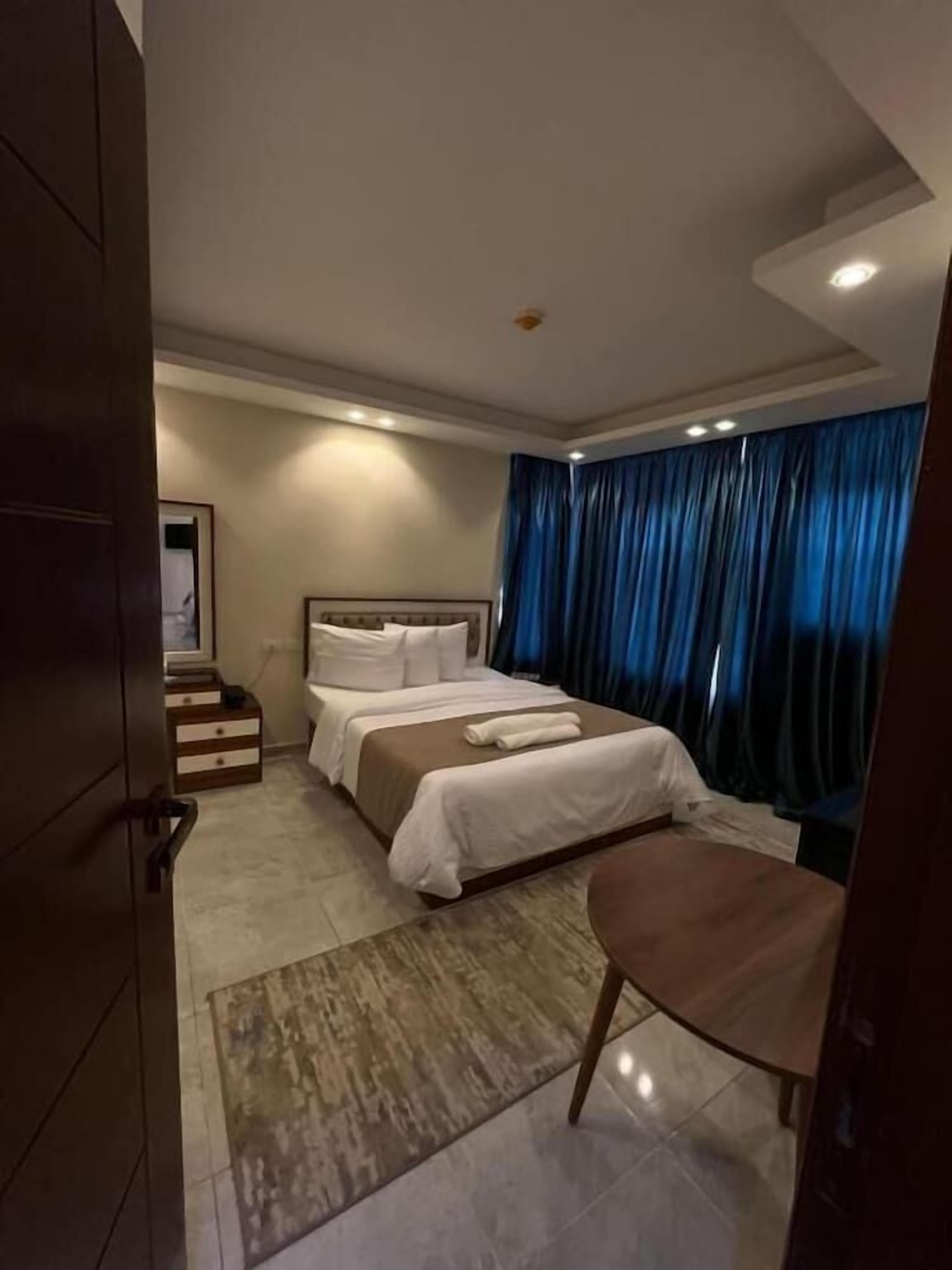 Minibar, accès au Wi-Fi (inclus), literie fournie