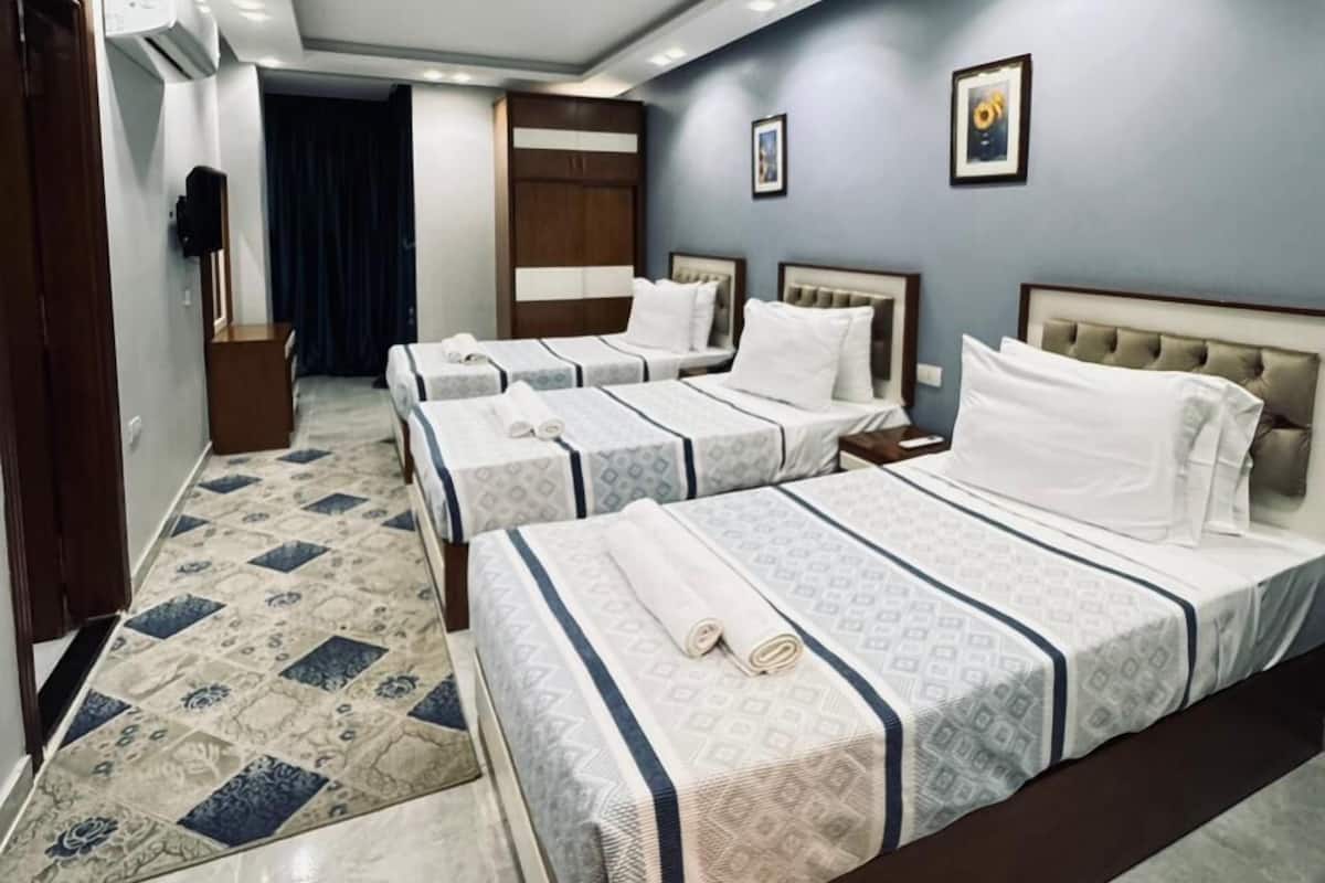 Deluxe Triple Room | Minibar, free WiFi, bed sheets