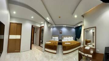 Minibar, wifi gratis y ropa de cama