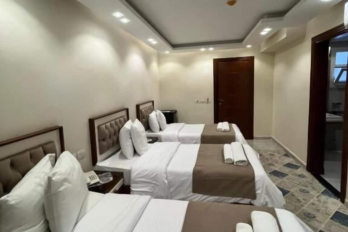 Deluxe Triple Room | Minibar, free WiFi, bed sheets