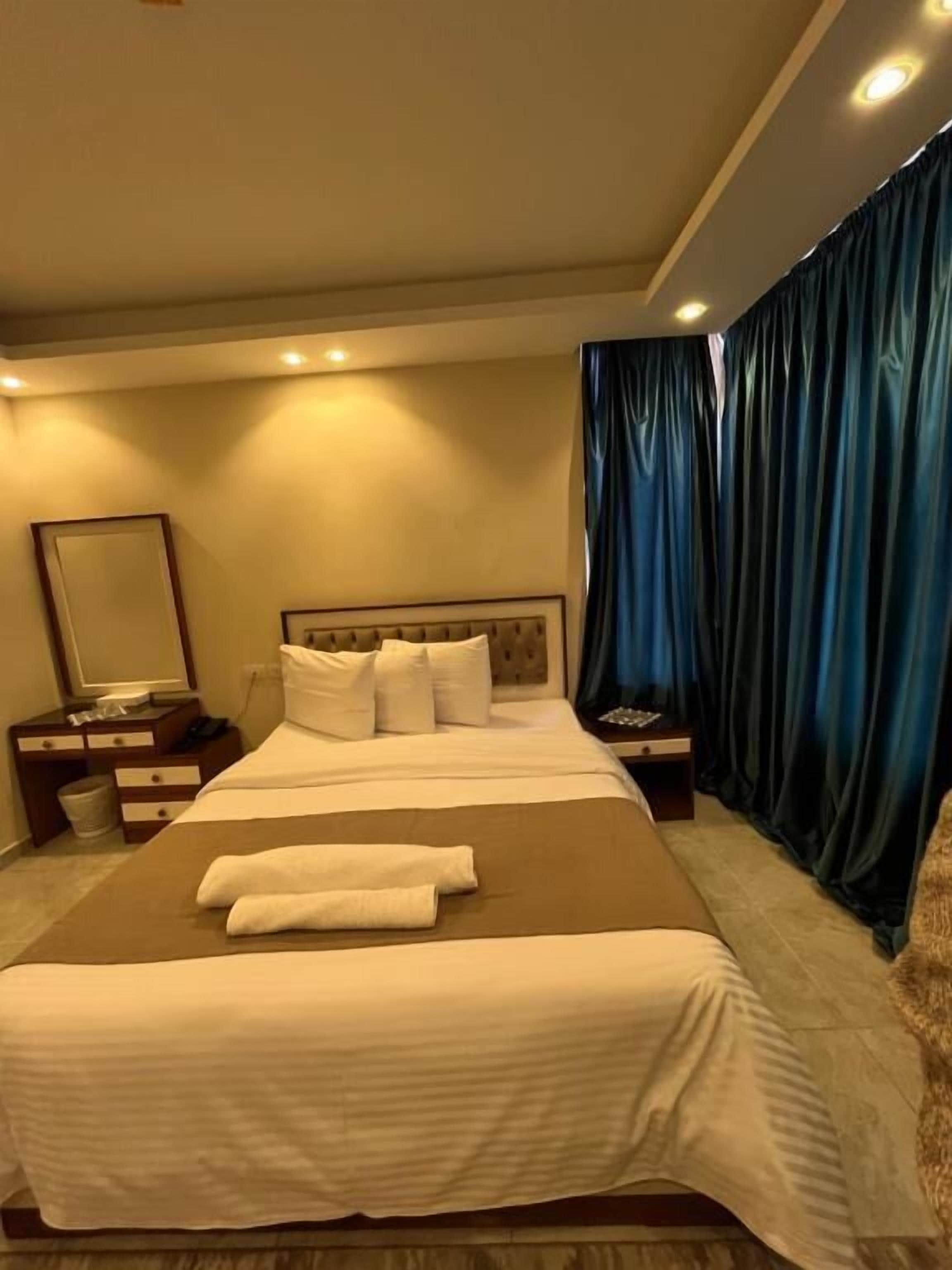 Minibar, wifi gratis y ropa de cama 