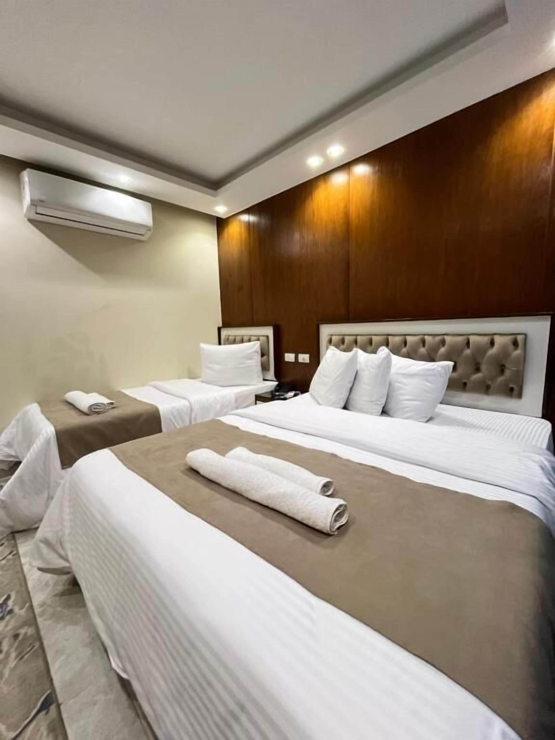 Minibar, wifi gratis y ropa de cama 