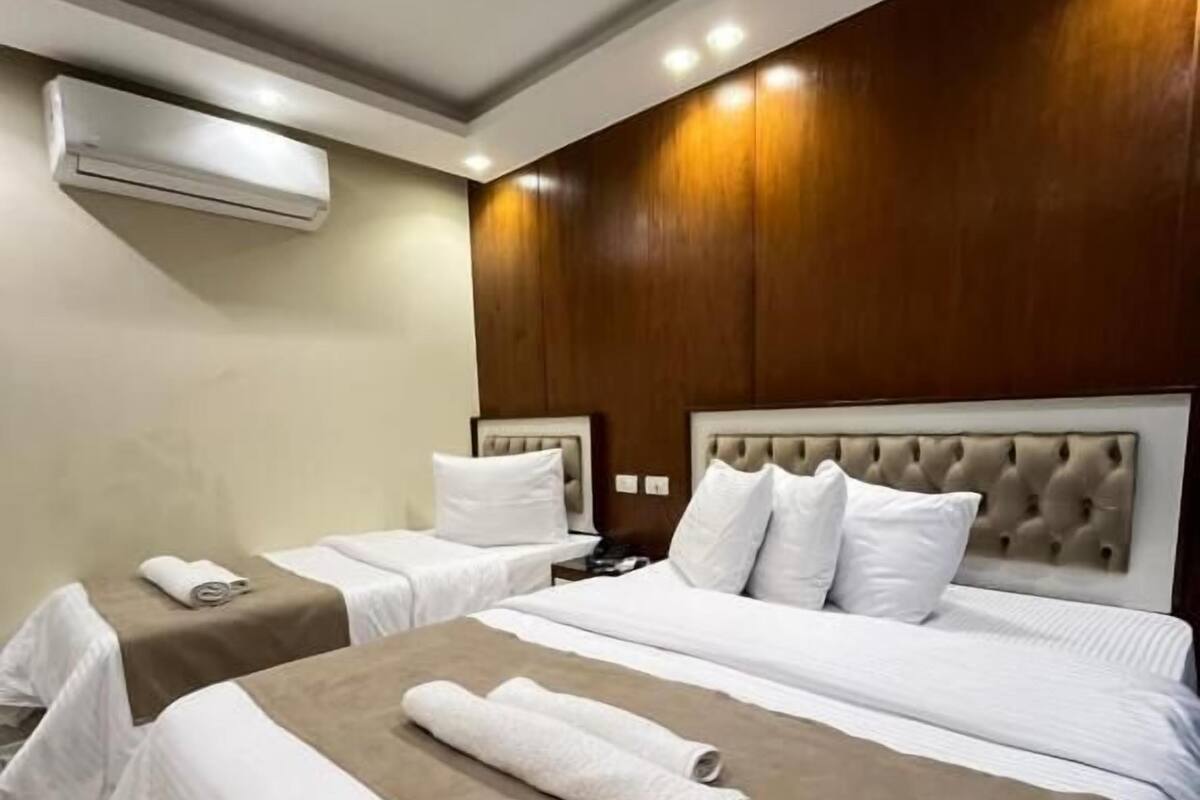 Deluxe Double or Twin Room | Minibar, WiFi (free), bed sheets