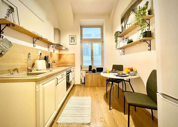 Fridge, microwave, oven, stovetop