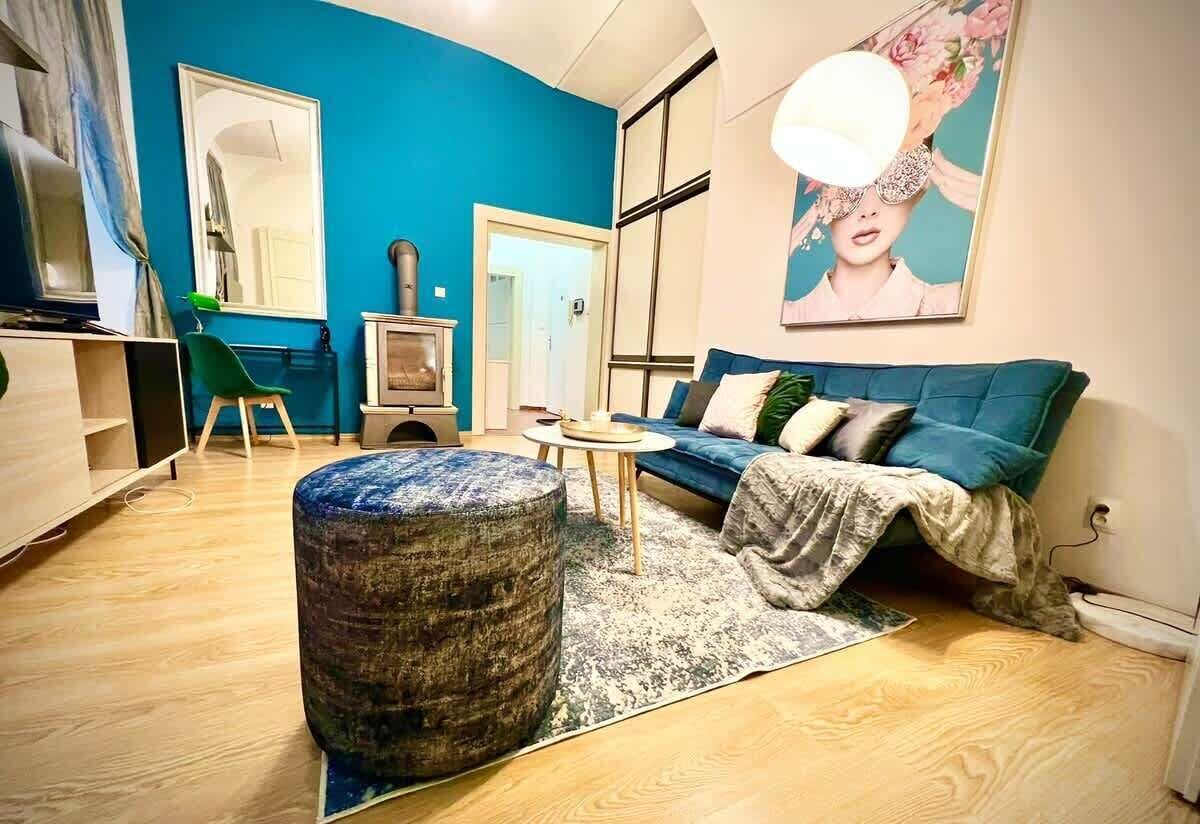 Smart TV, fireplace, stereo, offices