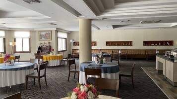 Tägliches inbegriffenes Frühstücksbuffet