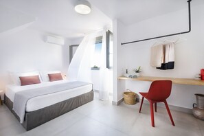 2 bedrooms, desk, iron/ironing board, travel cot