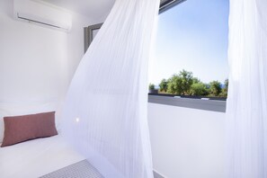 2 bedrooms, desk, iron/ironing board, travel crib - Akrotiri Apt with Sea view (Chania)