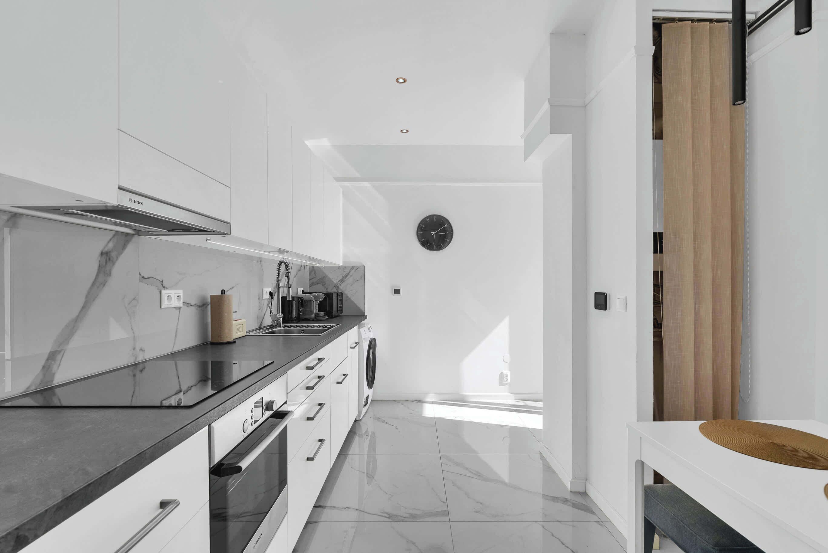 Køleskab, mikrobølgeovn, ovn, kogeplade