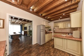 20-Zoll-Smart-TV mit Digitalempfang, Fernseher