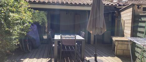 تناول الطعام بالخارج