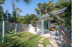Terrace/patio - Romantic & Chic - Your Dream Bungalow Mirissa  -  6 mins to beach (Mirissa)