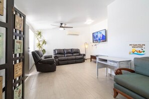 Smart TV - Casa Don Oscar: Spacious 3-bedroom home perfect for family retreats! (San Felípe)