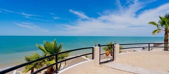 Beachfront condo for rent in Villas de Las Palmas, San Felipe