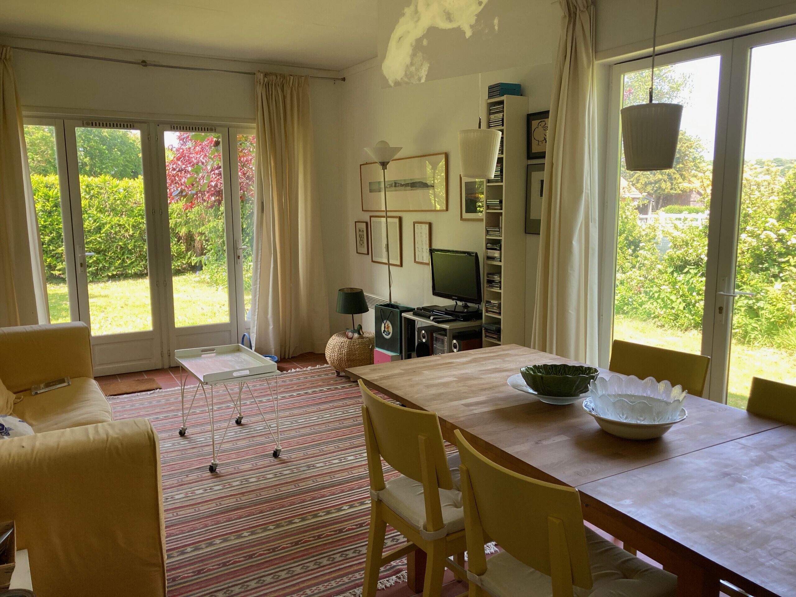 Televisie en een open haard