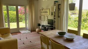 Televisie en een open haard