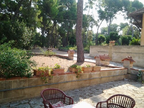 Outbuilding of an old villa 10 minutes from the sea: unit 1