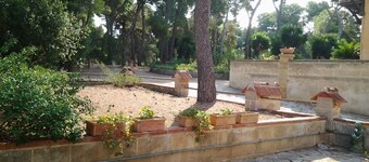 Outbuilding of an old villa 10 minutes from the sea: unit 1