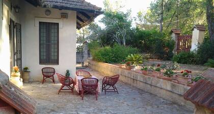 Outbuilding of an old villa 10 minutes from the sea: unit 1