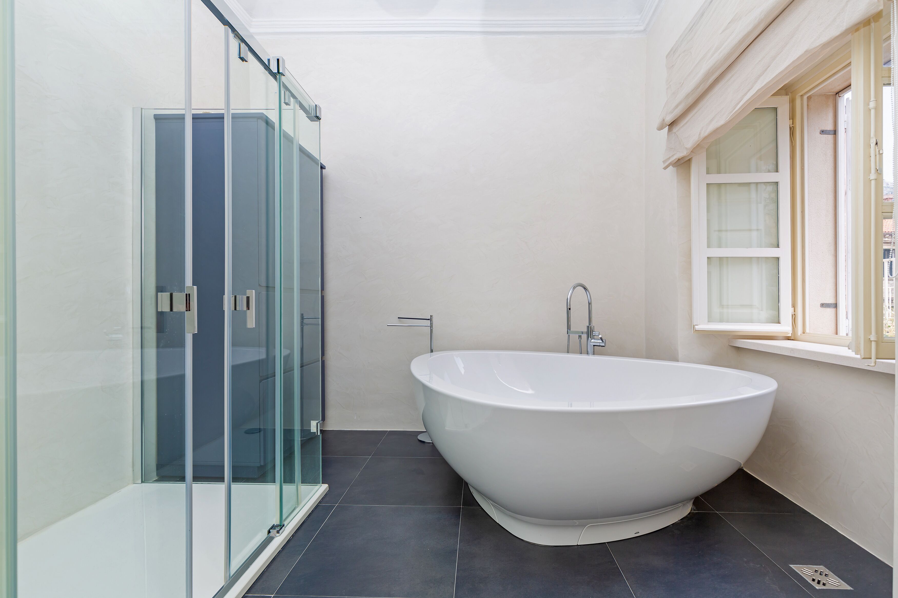 Deluxe Apartment | Bathroom
