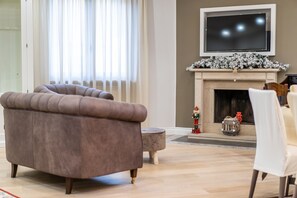 30-inch Smart TV with digital channels, TV - B&B IULIA FELIX (Pompei)