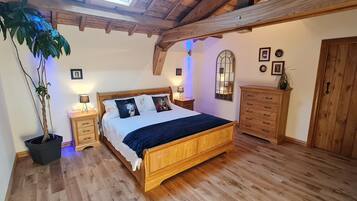 3 bedrooms, in-room safe, iron/ironing board, travel crib