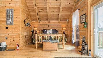 3 bedrooms, desk, iron/ironing board, free WiFi