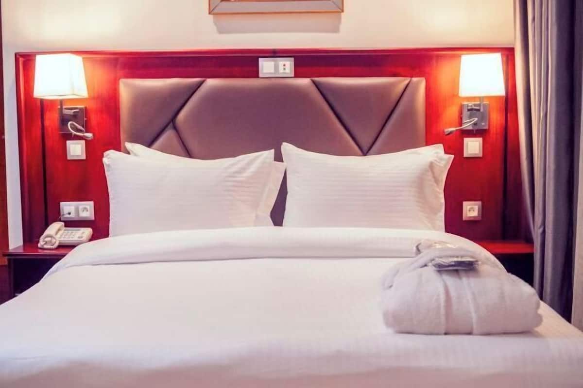 1 phòng ngủ, bộ đồ giường cao cấp, minibar, két bảo mật tại phòng