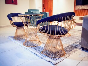 Deluxe Suite | Living area