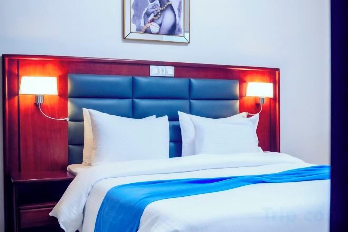 Luxe beddengoed, een minibar, een kluis op de kamer, een bureau