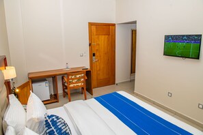 Deluxe Room | 1 bedroom, premium bedding, minibar, in-room safe