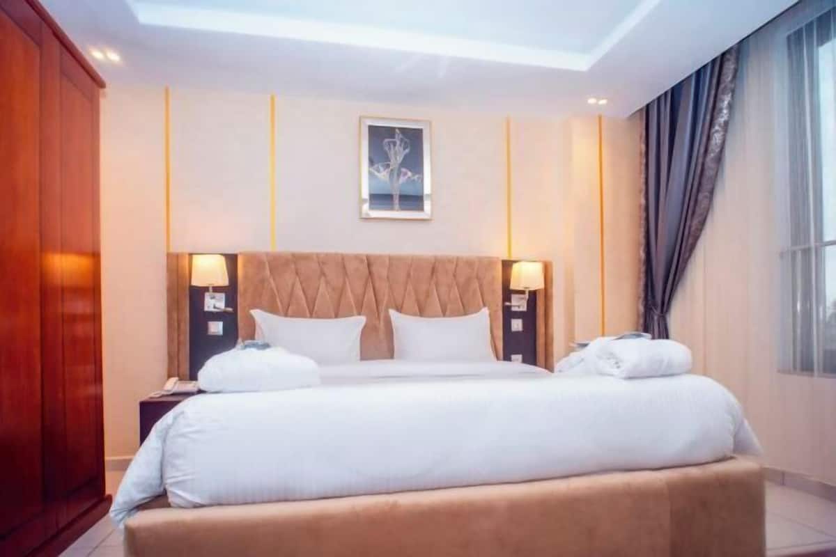 1 phòng ngủ, bộ đồ giường cao cấp, minibar, két bảo mật tại phòng