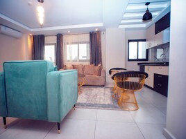 Deluxe Suite | Premium bedding, minibar, in-room safe, individually decorated