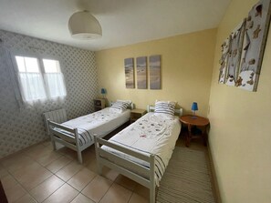 3 chambres, fer et planche à repasser, lit de bébé portatif, Wi-Fi