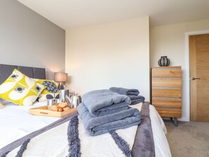 4 bedrooms, individually decorated, individually furnished, free WiFi