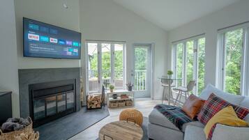 Smart-TV, Kamin, Videospielkonsole, Stereoanlage