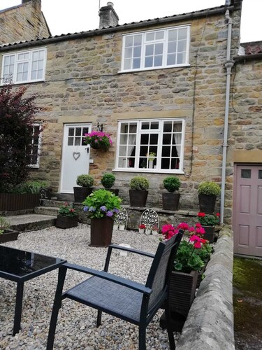 Cosy cottage ideal base for walking, cycling, exploring villages and local views