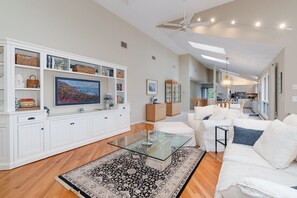 Smart TV, fireplace - Popponesset Waterfront home; 4-bedrooms, 3 baths, sleeps 8, A/C, outdoor shower (Mashpee)