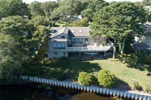 Exterior - Popponesset Waterfront home; 4-bedrooms, 3 baths, sleeps 8, A/C, outdoor shower (Mashpee)