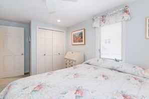 4 bedrooms, desk, iron/ironing board, free WiFi