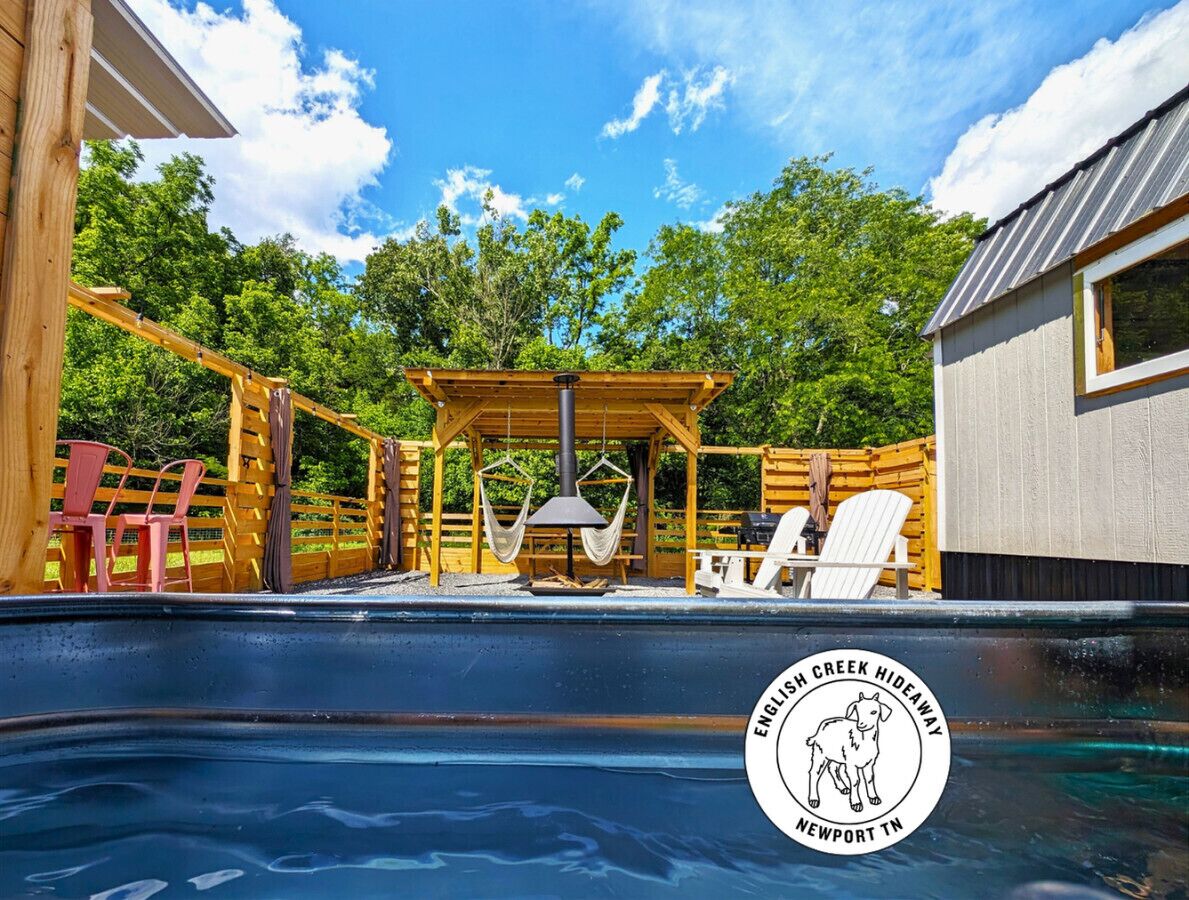 Romantic Farm Getaway w Sauna & Glamping Hot Tub!
