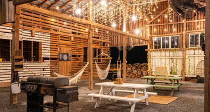 Romantic Tiny Home in Goat Farm w King Bed Outdoor Tub Sauna