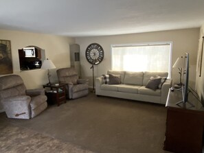 Televisión y chimenea