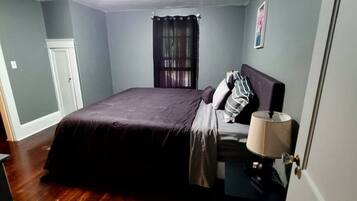 3 chambres, bureau, fer et planche Ă repasser, lit parapluie