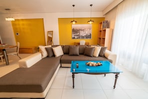 Family Apartment | Living area | 40-inch Smart TV with satellite channels, TV - Heronissos Apartment (Hersonissos)